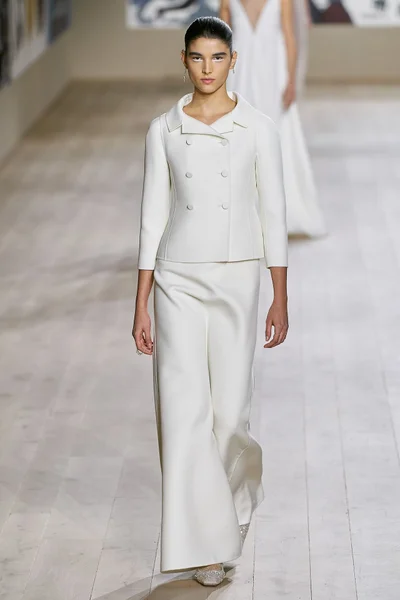 Look 37